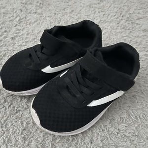 Black kids Velcro shoes size 7